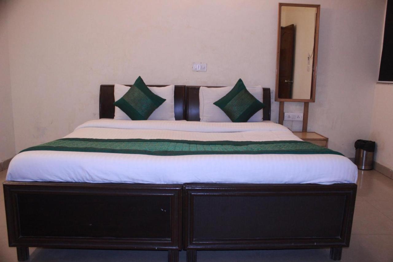 Hotel Smart Plaza Neu-Delhi Exterior foto