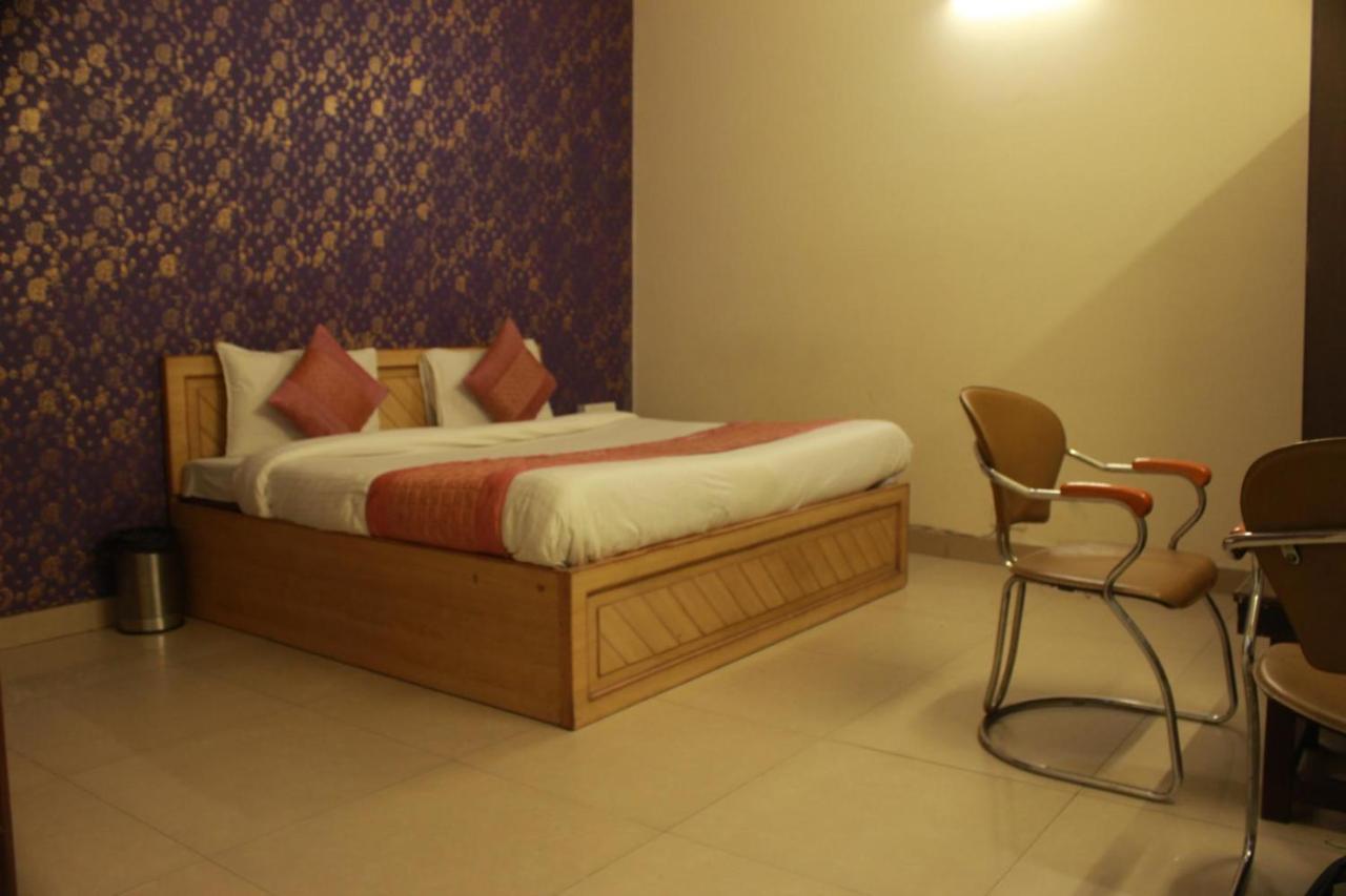 Hotel Smart Plaza Neu-Delhi Exterior foto