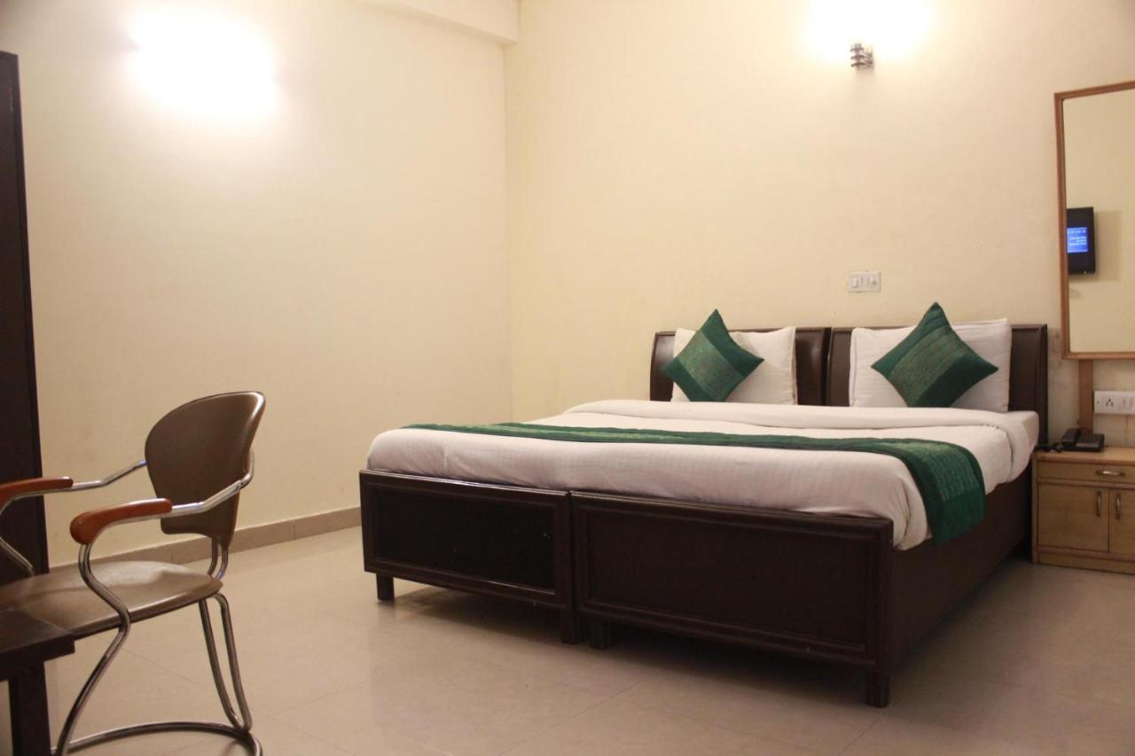 Hotel Smart Plaza Neu-Delhi Exterior foto